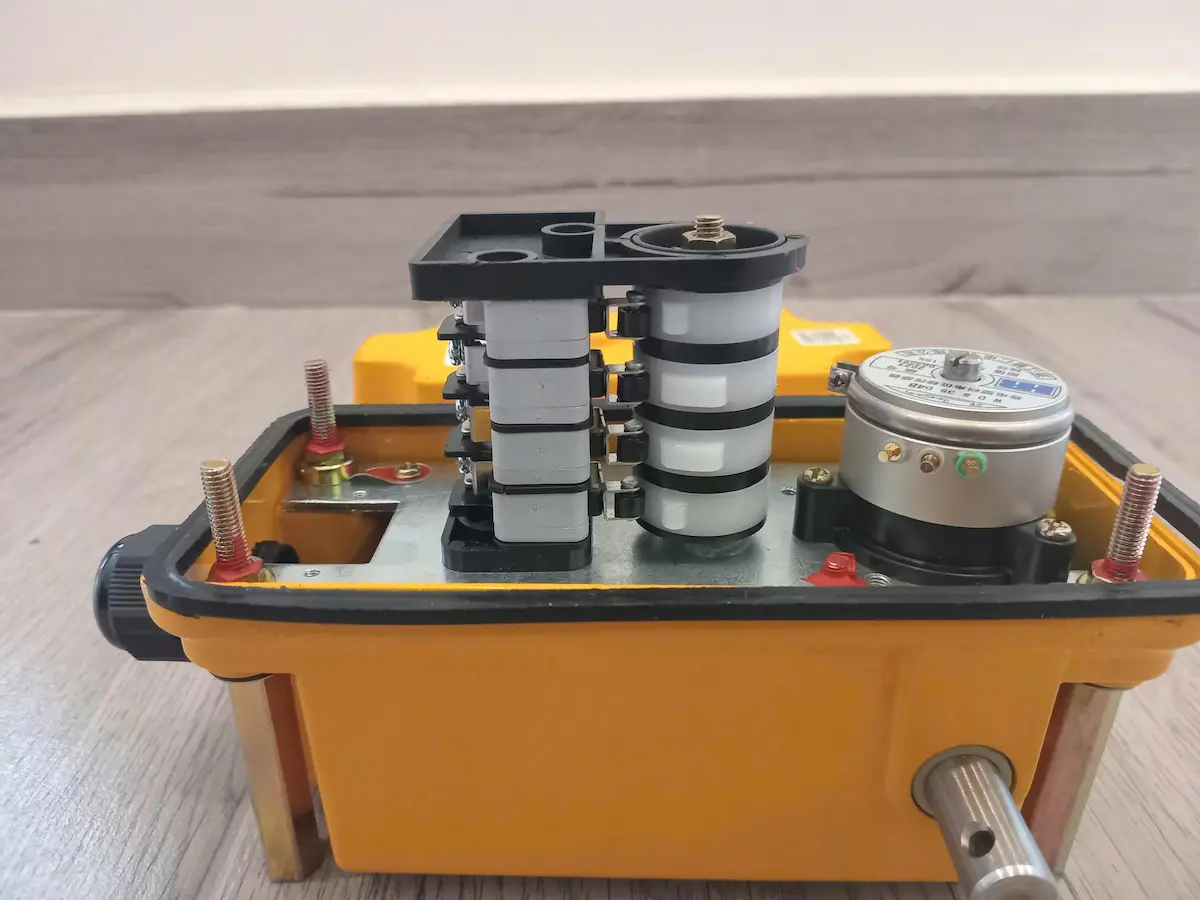 Bộ giới hạn có encoder cho cẩu tháp